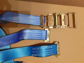 Lote: Correa de sujeción y tacos de madera