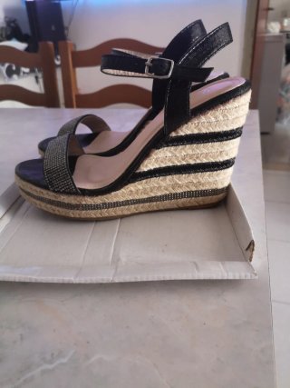 Sandali con zeppa n. 39
