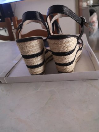Sandali con zeppa n. 39