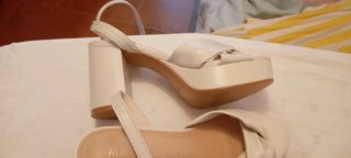 Zapatos de tacón beige ( sin estrenar)