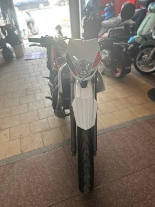 Rieju MRT 50 SM Supermotard Roja y Blanca