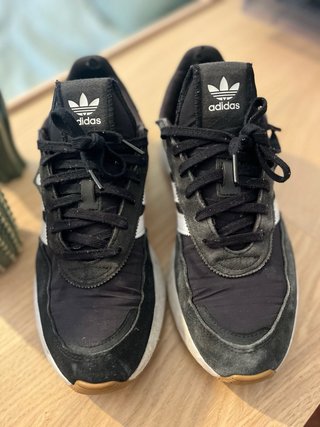 Zapatillas Adidas Negras y Grises