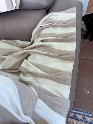 Dos cortinas de lino a rayas