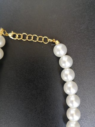 Collana di perle con accessorio