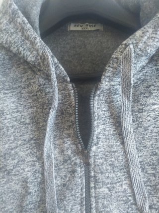 Sudadera deportiva gris con cremallera