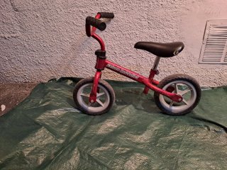 Bicicleta niño sin pedales roja