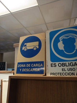 Cartel Peligro Carga Suspendida