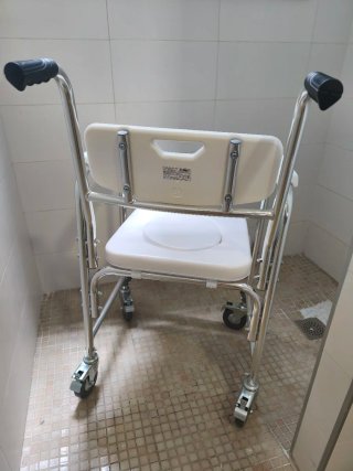 Silla de ducha y silla de ruedas