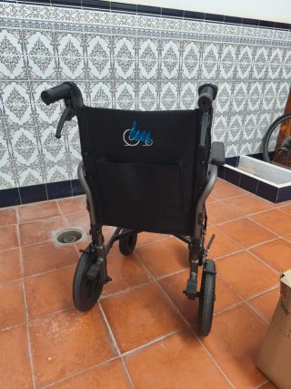 Silla de ducha y silla de ruedas