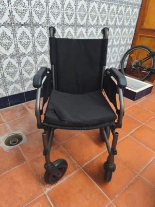 Silla de ducha y silla de ruedas