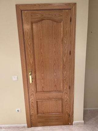 7 Puertas de madera marrones