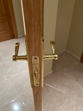 7 Puertas de madera marrones