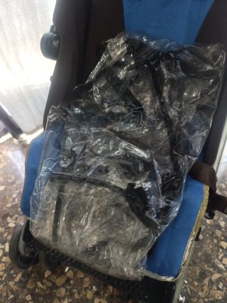 Silla de paseo con burbuja de lluvia