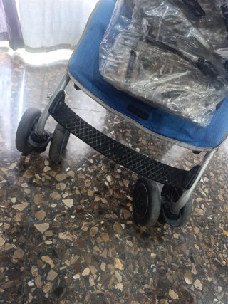 Silla de paseo con burbuja de lluvia