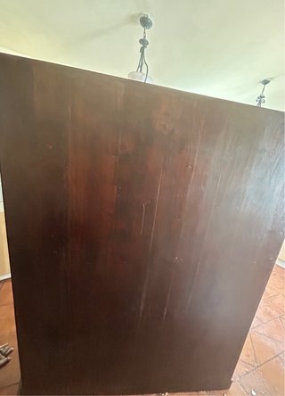 Mobile rustico in legno per stoviglie e bottiglie