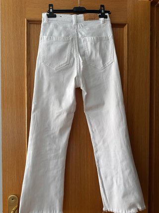 Pantalones blancos acampanados