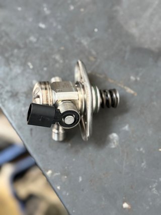 Bomba de alta 166303162R