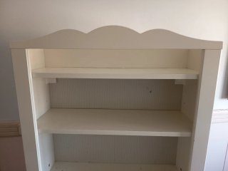 Estantería blanca de madera