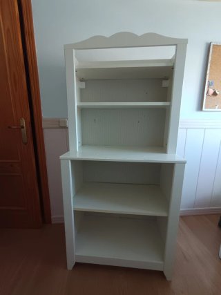 Estantería blanca de madera