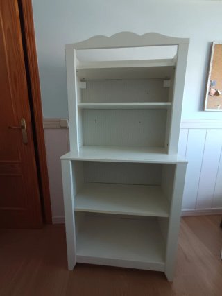 Estantería blanca de madera