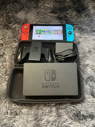 Nintendo Switch + Accesorios + Funda