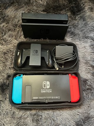 Nintendo Switch + Accesorios + Funda