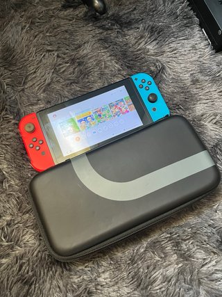 Nintendo Switch + Accesorios + Funda