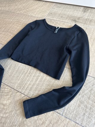 Top crop Stradivarius negro talla S