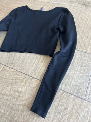 Top crop Stradivarius negro talla S