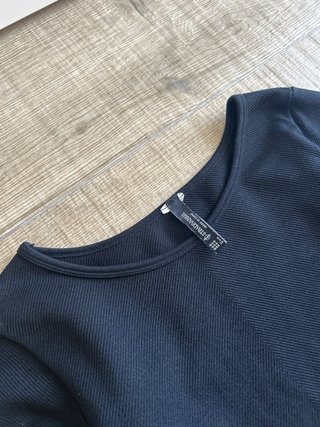 Top crop Stradivarius negro talla S