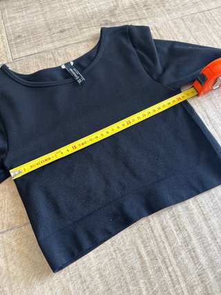 Top crop Stradivarius negro talla S