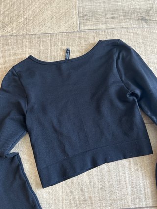 Top crop Stradivarius negro talla S