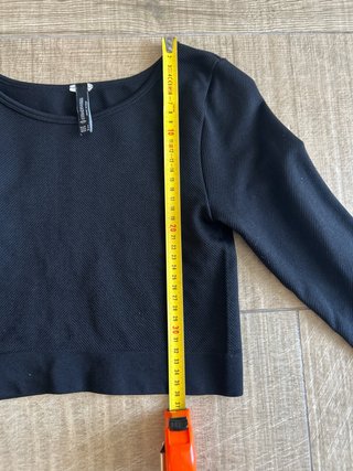 Top crop Stradivarius negro talla S
