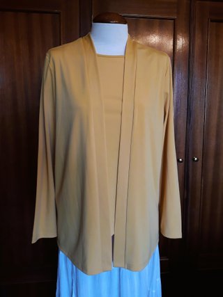 Conjunto dos piezas amarillo mostaza