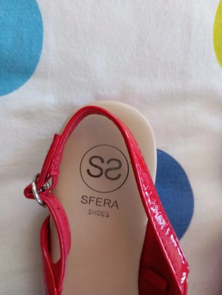Zapatos de charol rojos