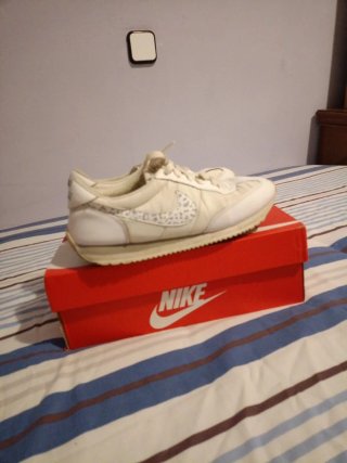 Deportivas Nike Beige y Blancas