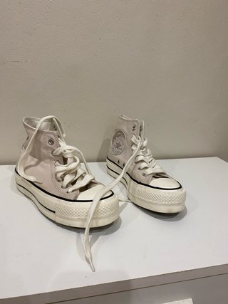 Tenis Converse Beige y Blanco
