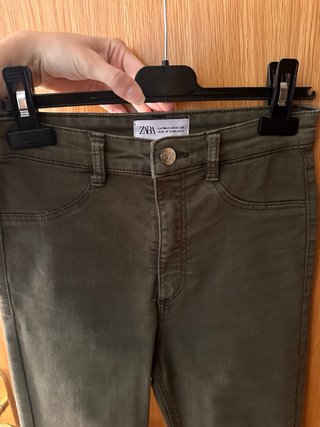 Pantalones pitillo verde oliva