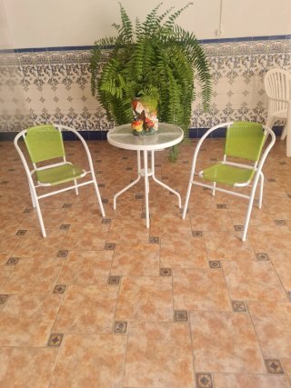 Tavolo e 2 sedie da giardino