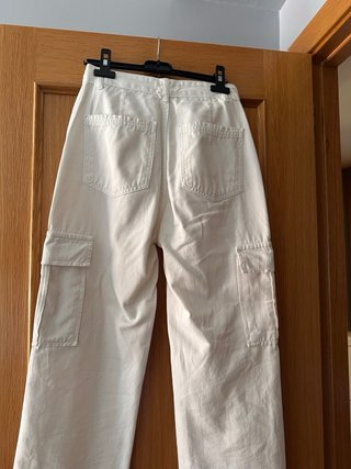 Pantalones cargo beige