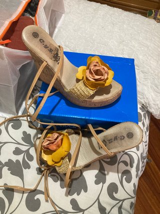 Sandalias Cuña Beige y Amarillo