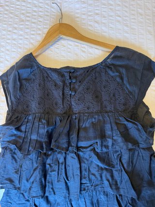 Vestido negro volantes