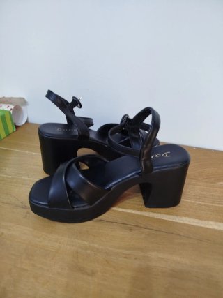 Sandalias Dana Negras Talla X