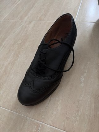 Zapatos de tacón negros/ piel