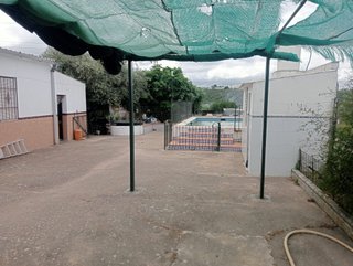 Terreno con casa de campo