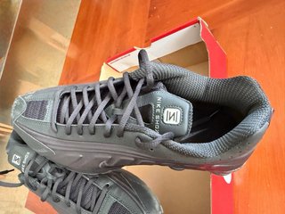 Nike Shox R4 Talla 45 , volor purpura y negro