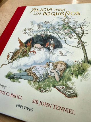 Dos Libros ALICIA  EDICIÓN COLECCIONISTA 1990