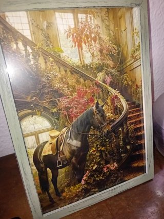 Quadro verde con cavallo in scala e fiori