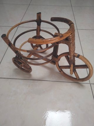 Portavasi decorativo a forma di bicicletta in bambù