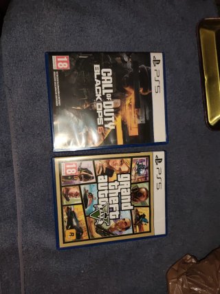PS5 Grand Theft Auto V y Call of Duty Black Ops